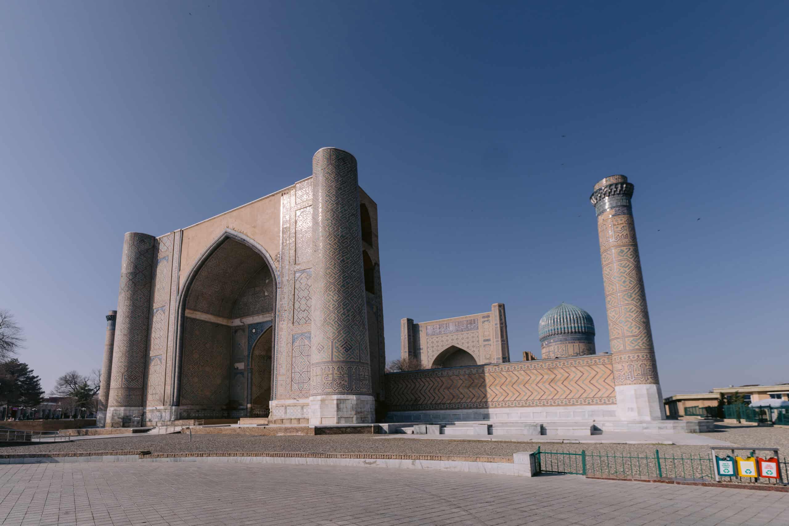 Bibi-Khanym Mosque in Samarkand with blue dome and minaret under clear sky — iconic Silk Road architecture in Uzbekistan
